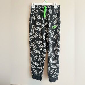 Nike Fleece AOP Jogger Big kids Medium Grey White pants Sweatpants joggers
